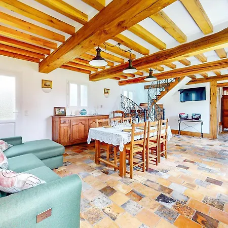 3 Bedroom Beautiful In Haudricourt
